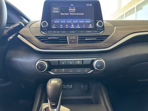 Used 2025 Nissan Altima 2.5 SV FWD image 17