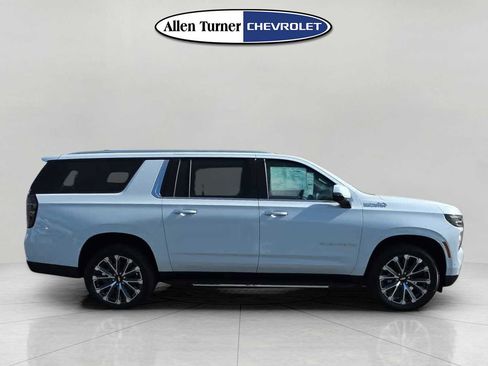 New 2026 Chevrolet Suburban High Country RWD image 3