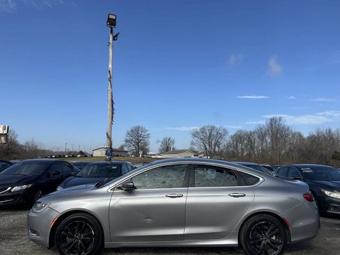 Used 2016 Chrysler 200 Limited FWD image 3