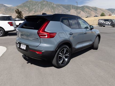 Used 2022 Volvo XC40 T5 R-Design image 5
