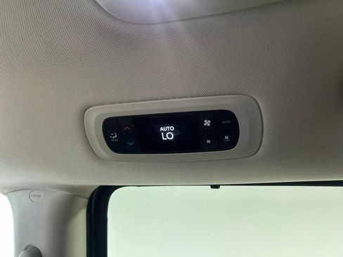 Certified 2024 Chrysler Pacifica Touring-L FWD image 24