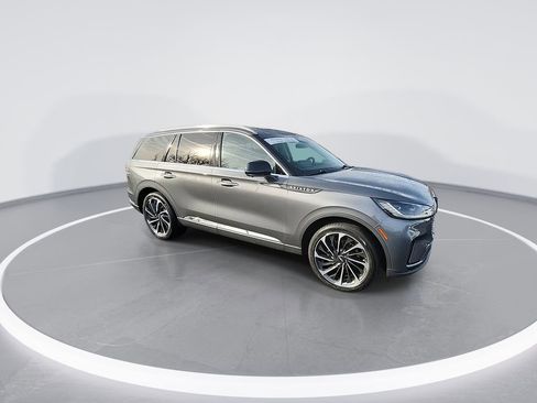 Used 2025 Lincoln Aviator Reserve w/ Equipment Group 201A image 2