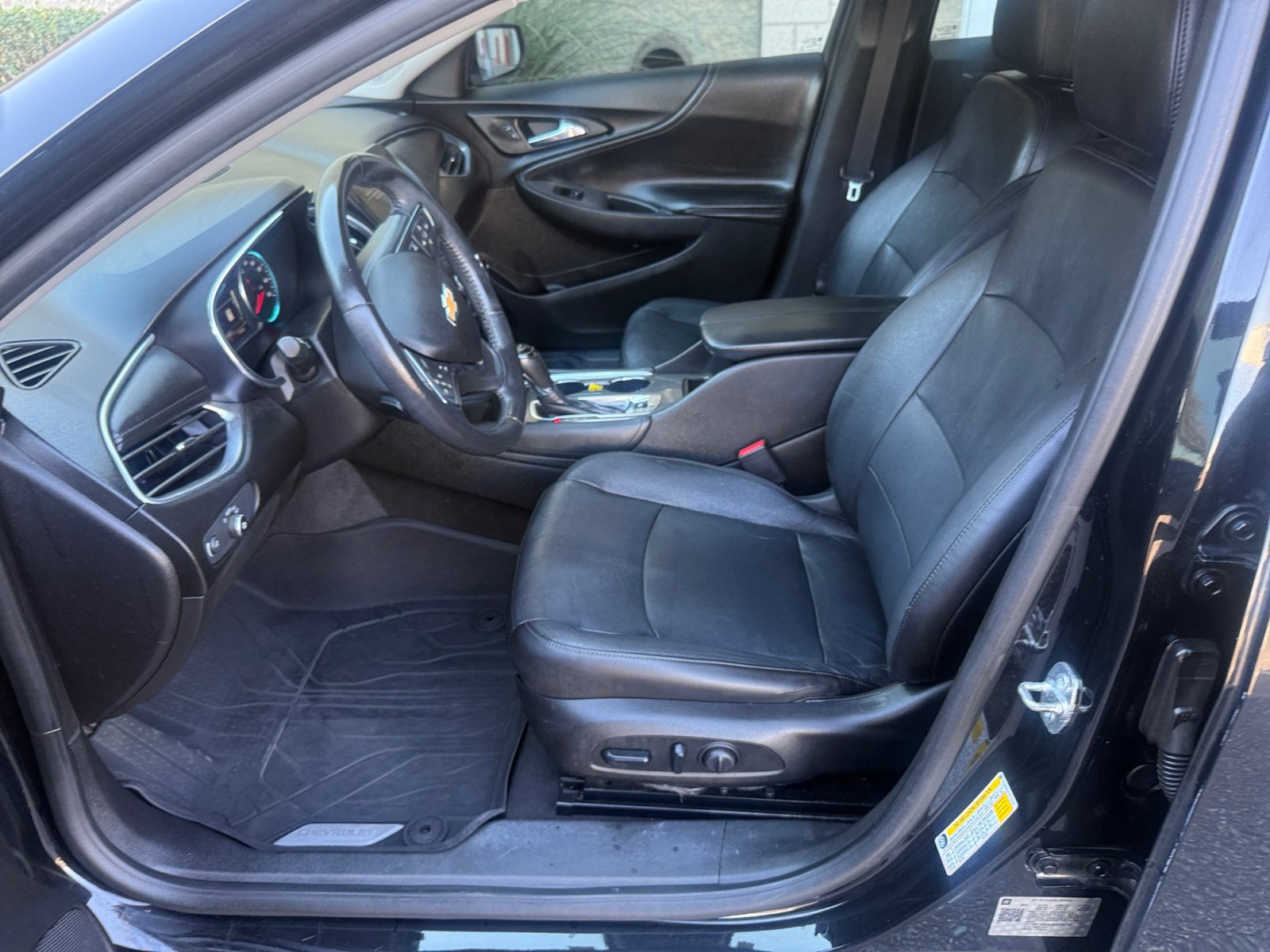 Used 2018 Chevrolet Malibu Hybrid w/ Leather Package FWD image 12