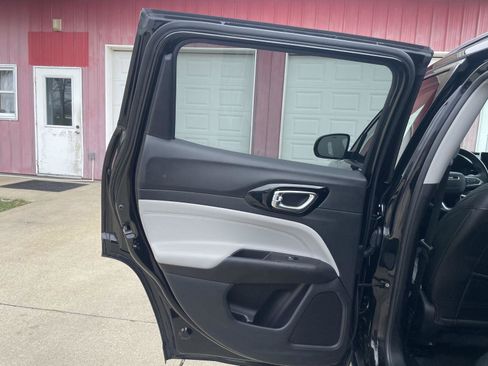 Used 2022 Jeep Compass Limited image 24