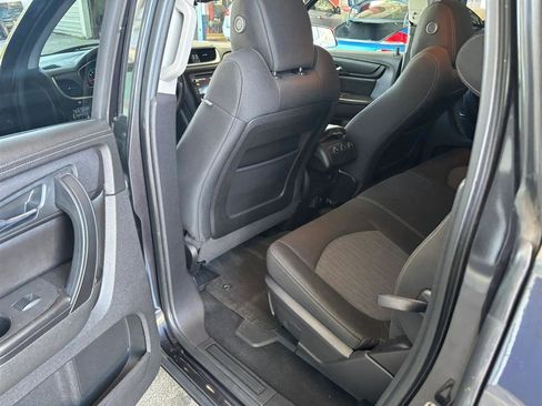 Used 2017 Chevrolet Traverse LT image 11