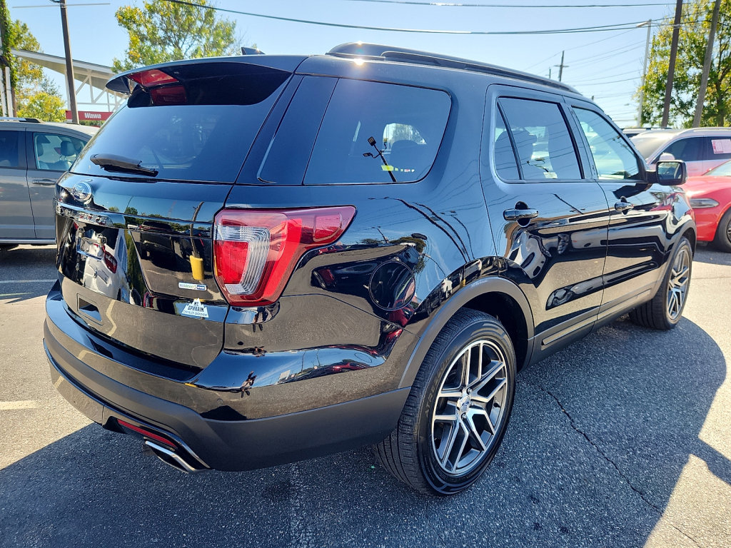 Used 2017 Ford Explorer Sport w/ Equipment Group 401A AWD/4WD image 5