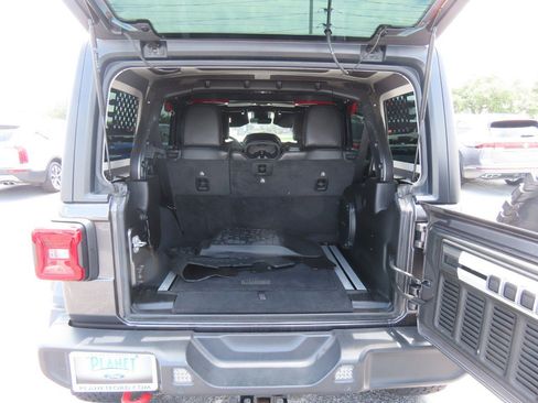 Used 2022 Jeep Wrangler Unlimited Rubicon w/ Xtreme Recon 35" Tire Package AWD/4WD image 13