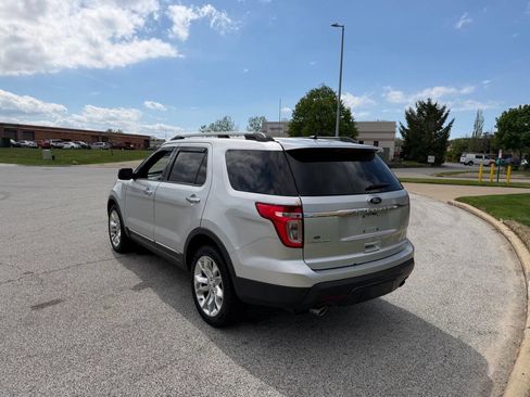Used 2014 Ford Explorer Limited w/ Equipment Group 302A AWD/4WD image 3