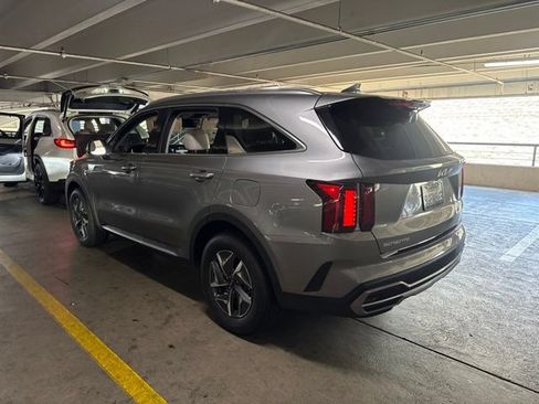 Used 2023 Kia Sorento EX FWD image 4