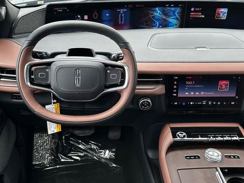 New 2026 Lincoln Navigator Reserve AWD/4WD image 13