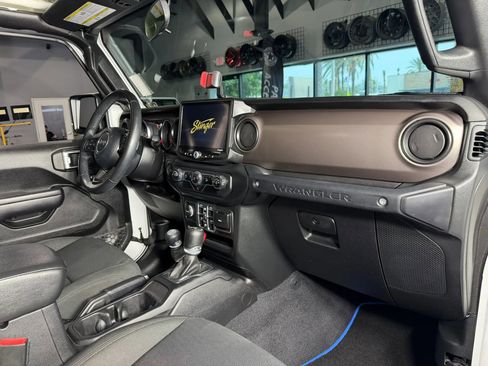 Used 2020 Jeep Wrangler Unlimited Sport S image 17