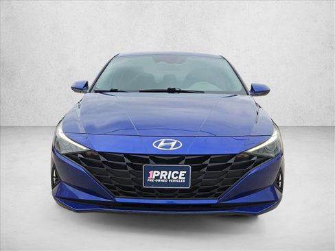 Used 2022 Hyundai Elantra SEL image 2