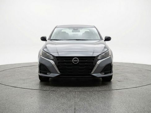 Used 2025 Nissan Altima 2.5 SV FWD image 2