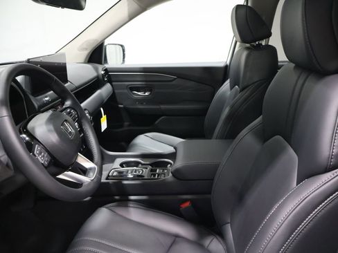 New 2026 Honda Pilot Touring image 7