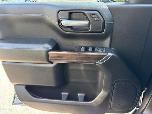 Used 2021 Chevrolet Silverado 1500 LT Trail Boss w/ LPO, Dark Essentials Package AWD/4WD image 19