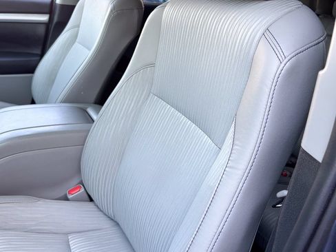 Used 2019 Toyota Highlander Plus AWD/4WD image 18