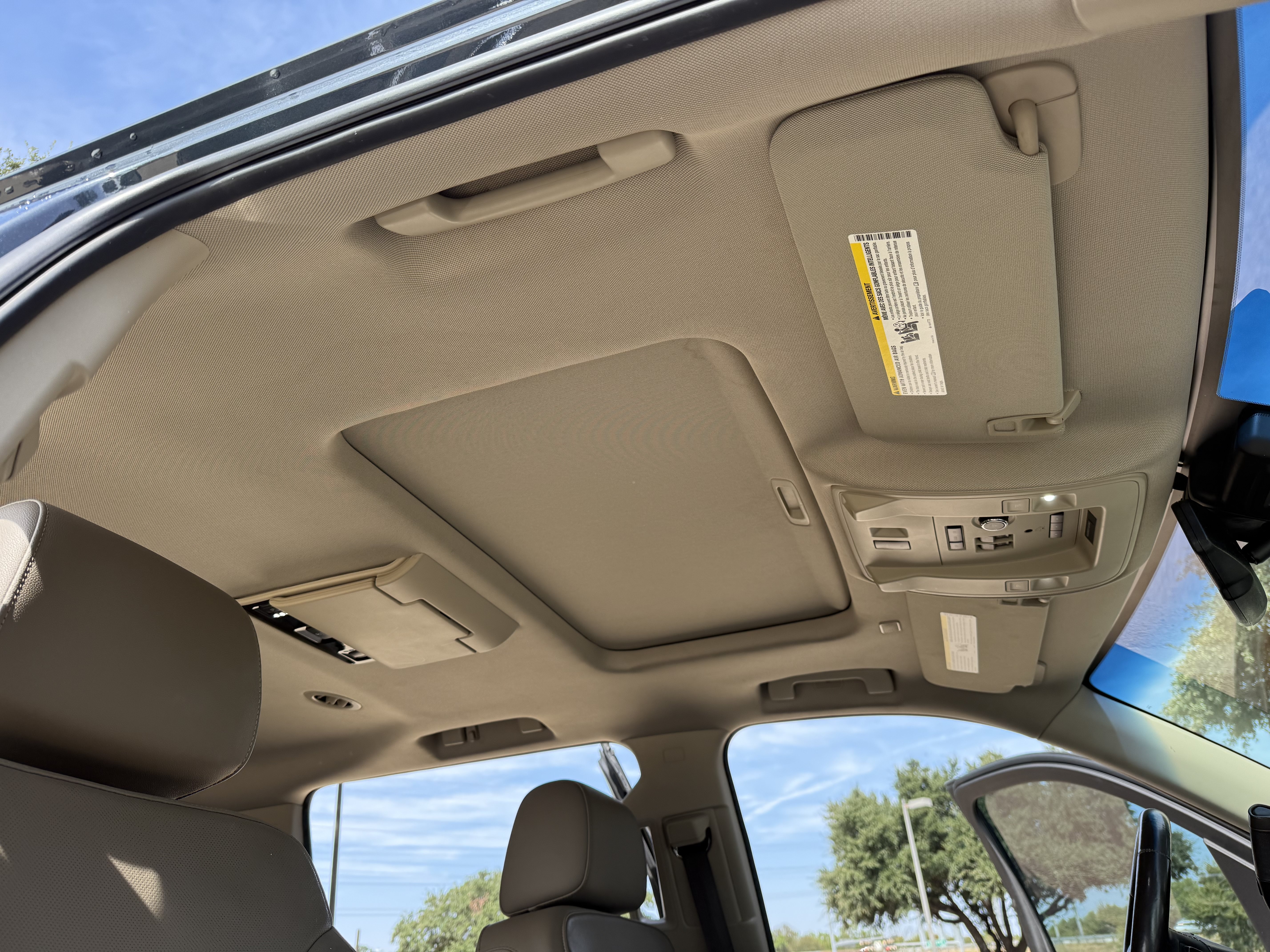 Used 2019 Chevrolet Suburban Premier RWD image 16