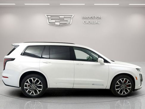 New 2025 Cadillac XT6 Sport w/ LPO, Floor Liner Package image 8