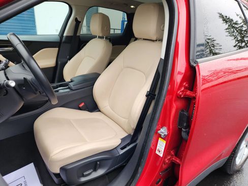 Used 2017 Jaguar F-PACE Premium image 7