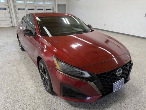 Used 2024 Nissan Altima 2.5 SR FWD image 4