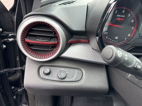 Used 2025 Chevrolet Trax RS w/ Driver Confidence Package FWD image 24