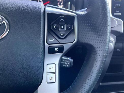 Used 2020 Toyota 4Runner SR5 Premium image 11