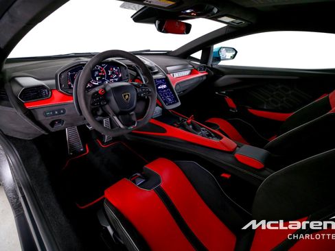 Used 2025 Lamborghini Revuelto AWD/4WD image 13