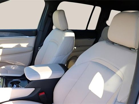 New 2025 Jeep Grand Cherokee Limited image 11