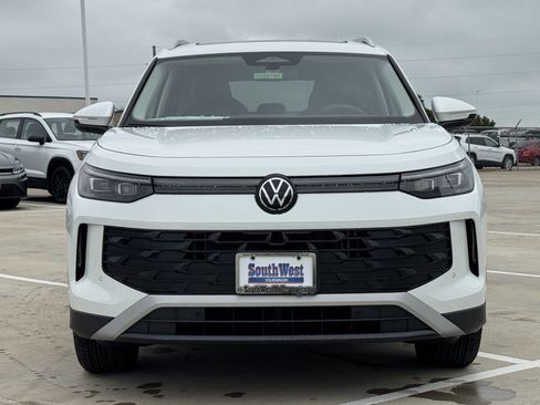 New 2026 Volkswagen Tiguan SE FWD image 10