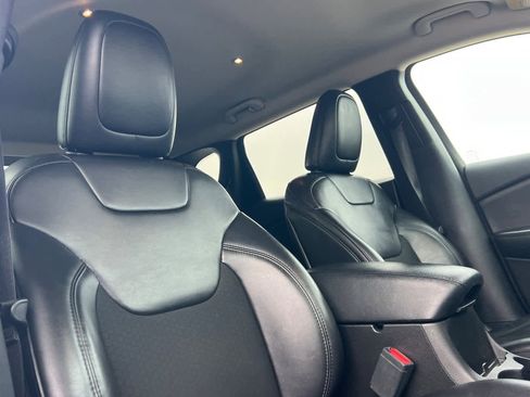 Used 2019 Jeep Cherokee Latitude Plus image 19