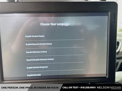 Used 2022 Chrysler Pacifica Limited w/ Uconnect Theater Family Group image 27