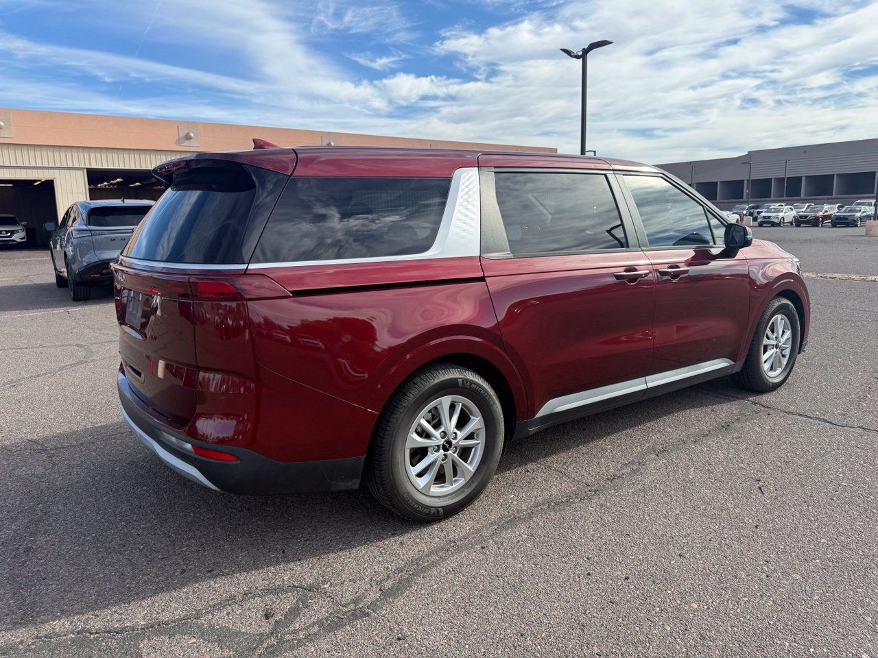 Used 2022 Kia Carnival LX FWD image 5