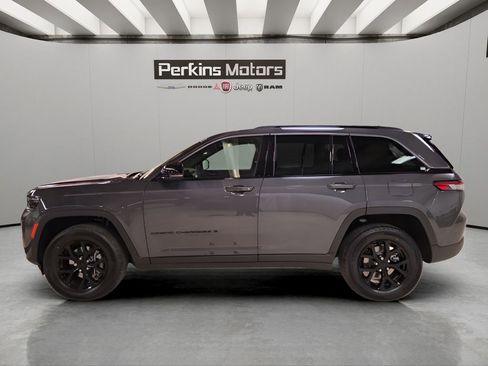 New 2026 Jeep Grand Cherokee Altitude AWD/4WD image 2