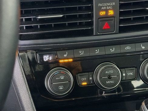 Used 2022 Volkswagen Jetta SE w/ Panoramic Sunroof Package image 23