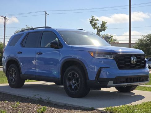 New 2025 Honda Pilot TrailSport image 2