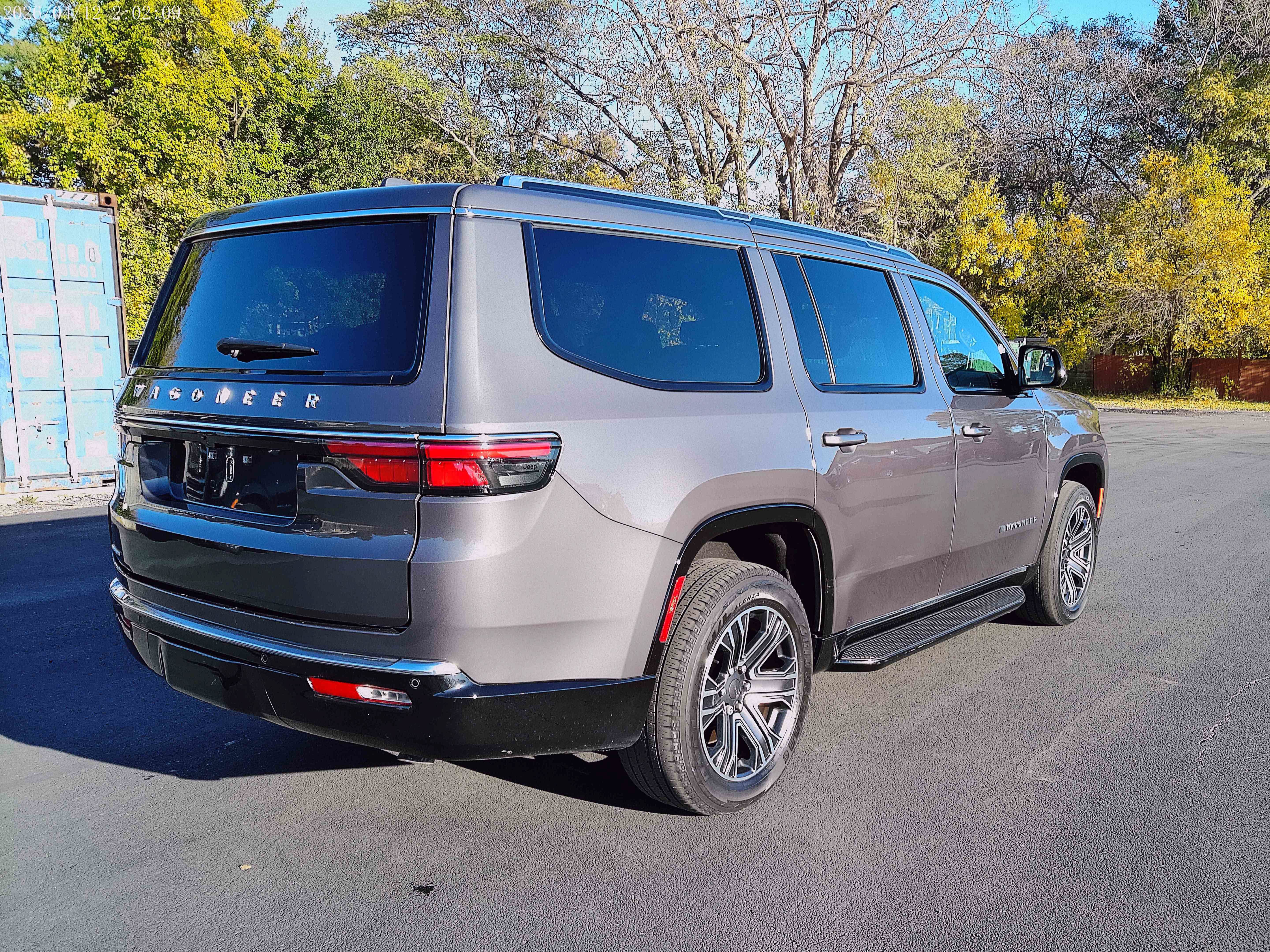 Used 2023 Jeep Wagoneer 4WD w/ Premium Group I image 5