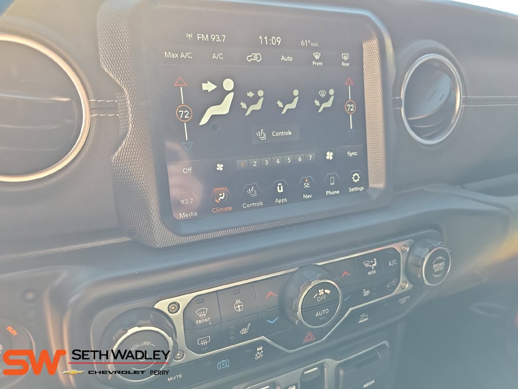 Used 2022 Jeep Wrangler Unlimited Sahara w/ Cold Weather Group AWD/4WD image 21