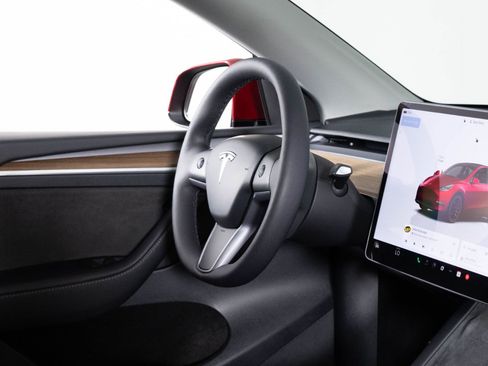 Used 2024 Tesla Model Y Performance image 24