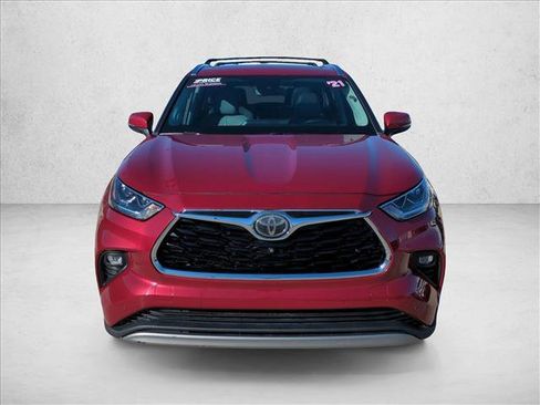 Certified 2021 Toyota Highlander Platinum image 2