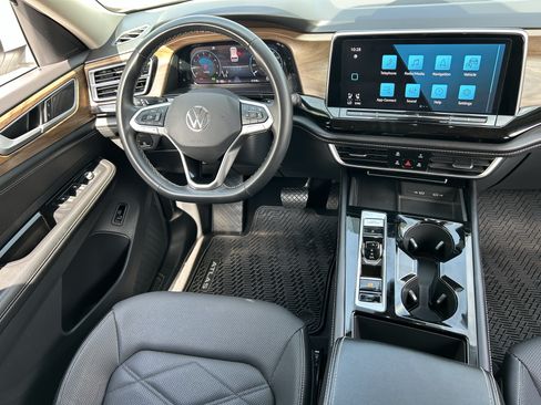Used 2024 Volkswagen Atlas SE FWD image 13