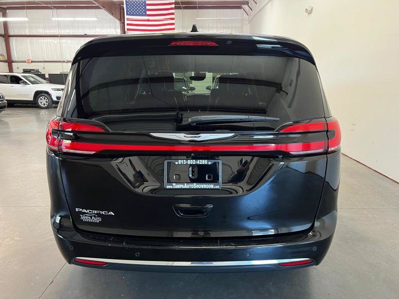 Used 2024 Chrysler Pacifica Touring-L FWD image 9