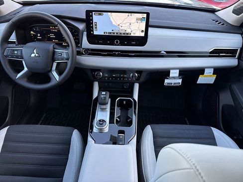 New 2026 Mitsubishi Outlander SE image 21