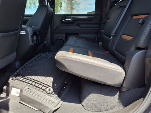 Used 2024 GMC Sierra 2500 AT4 w/ Technology Package AWD/4WD image 9