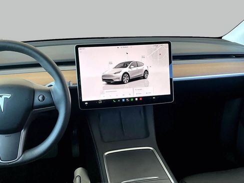 Used 2023 Tesla Model Y AWD image 6