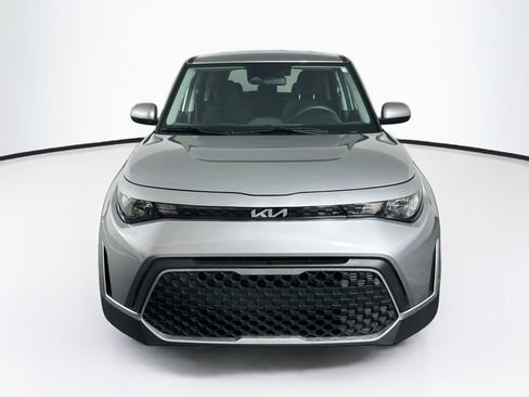 Used 2025 Kia Soul LX w/ LX Technology Package FWD image 2