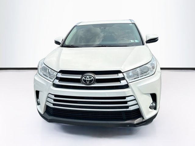Used 2019 Toyota Highlander XLE AWD/4WD image 3