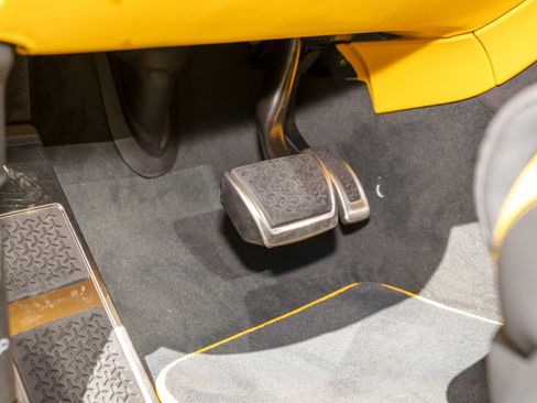 Used 2025 Lamborghini Urus SE AWD/4WD image 71