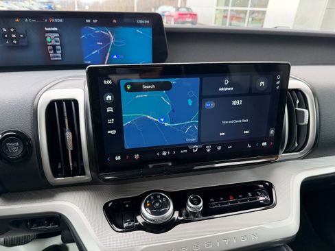 Certified 2025 Ford Expedition Active image 22