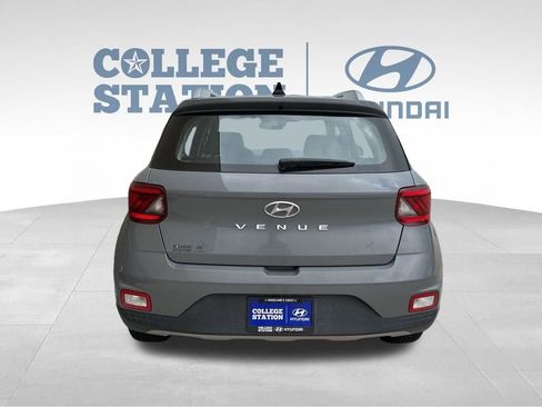 Used 2022 Hyundai Venue SEL image 9