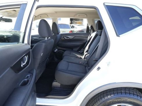 Used 2018 Nissan Rogue SV w/ Premium Package image 24